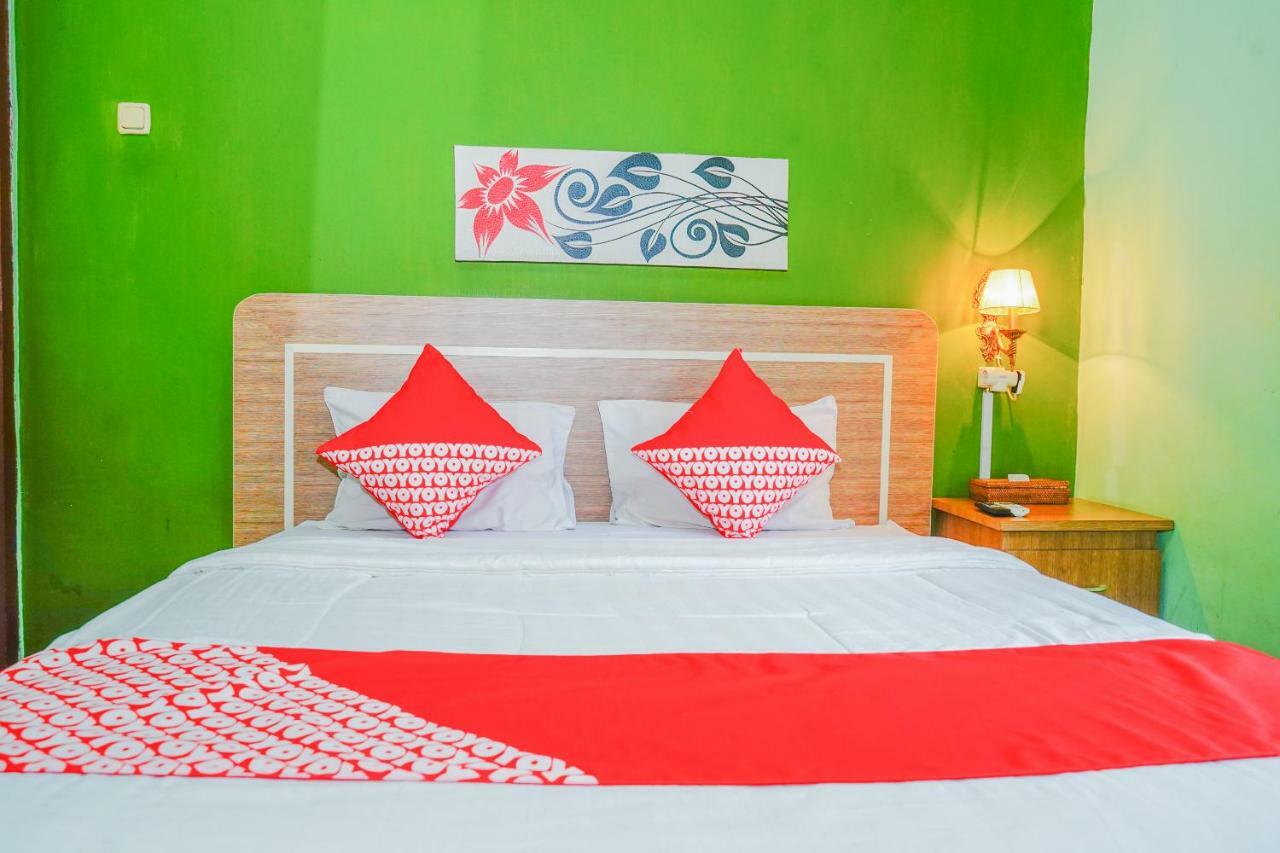 Oyo 479 Casa Beach Hotel Tanjung Pandan Zewnętrze zdjęcie